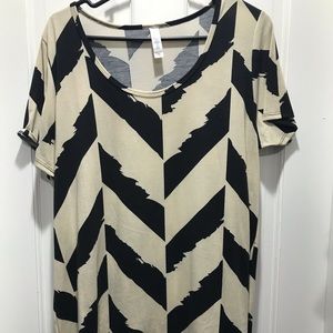 EUC LuLaRoe Classic Tee